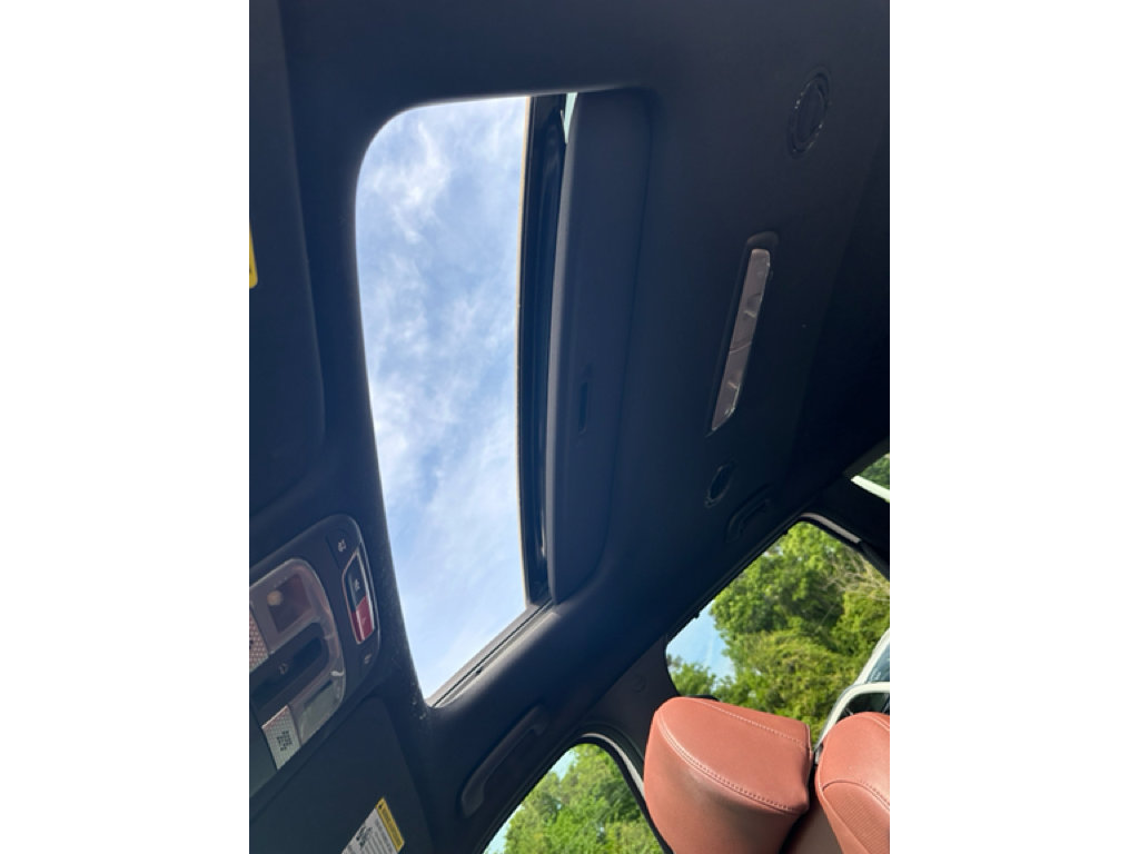 Used 2024 Kia Telluride EX w/ EX Captain's Chair Package image 30