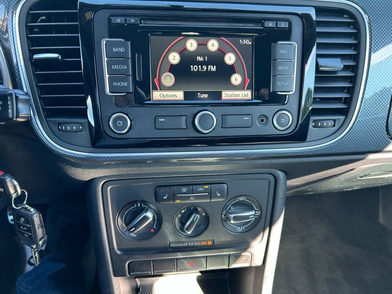 Used 2012 Volkswagen Beetle 2.0T image 16