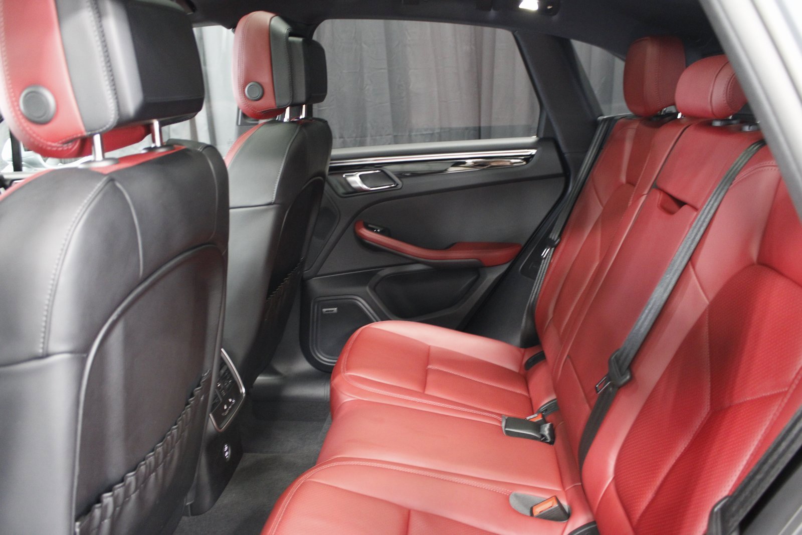 Certified 2025 Porsche Macan image 21