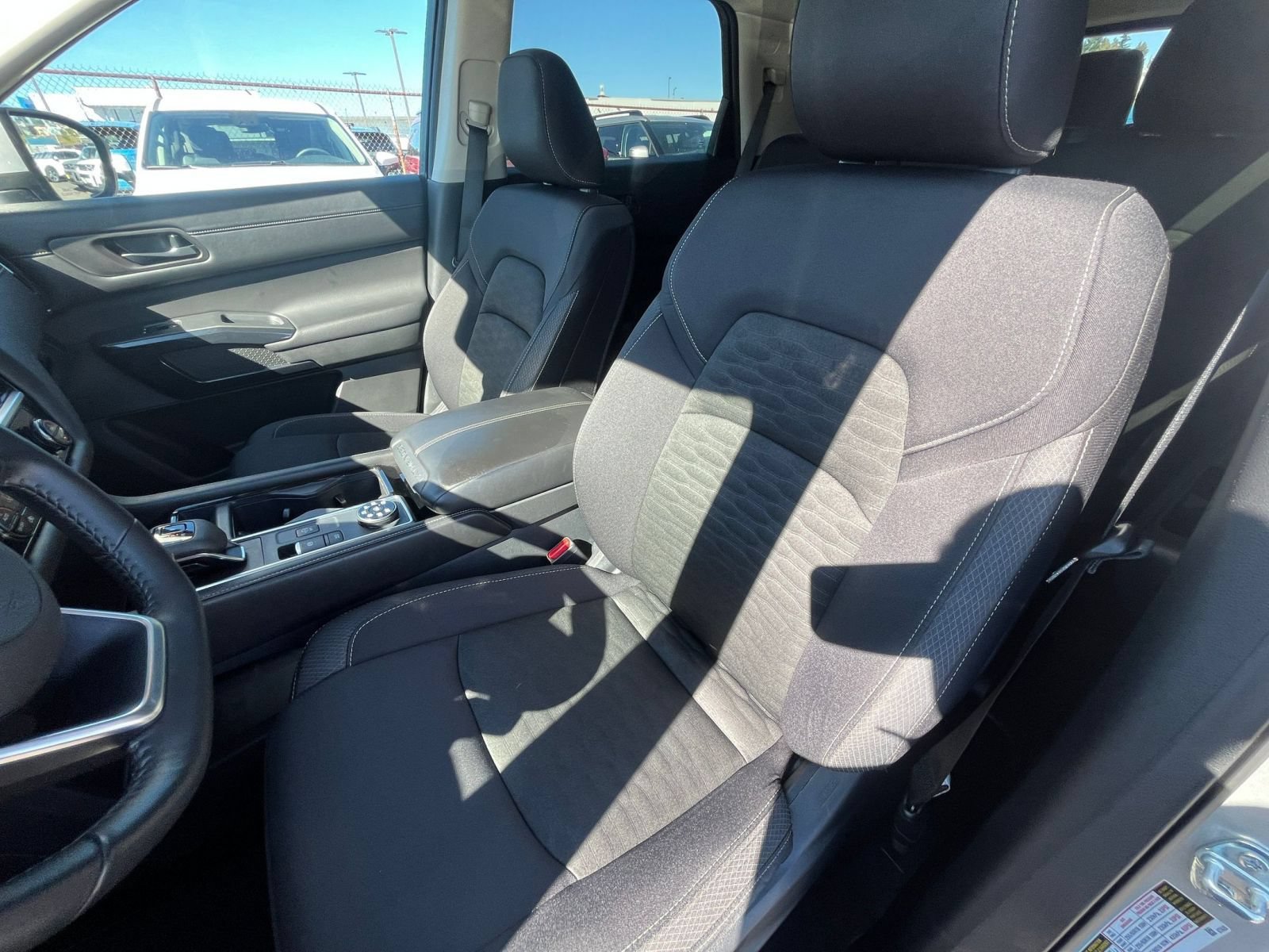 Used 2025 Nissan Pathfinder SV AWD/4WD image 34