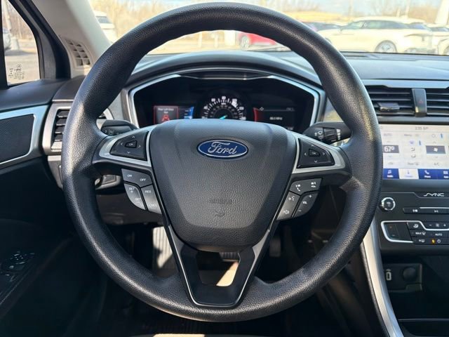 Used 2020 Ford Fusion SE image 18