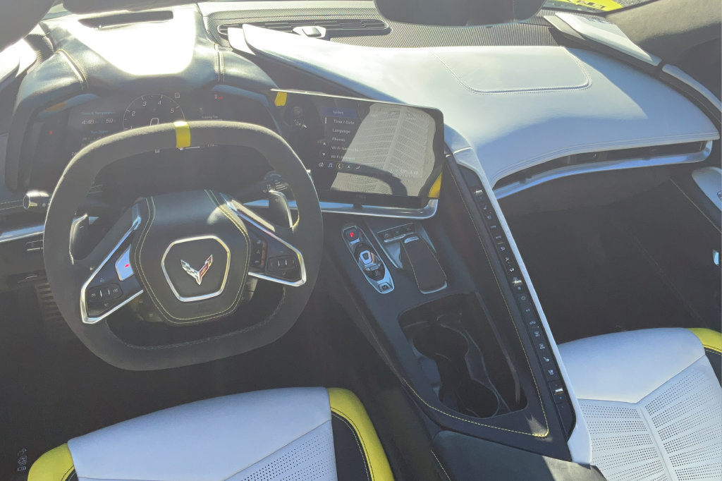 Used 2021 Chevrolet Corvette Stingray Premium Conv w/ Z51 Performance Package RWD image 11