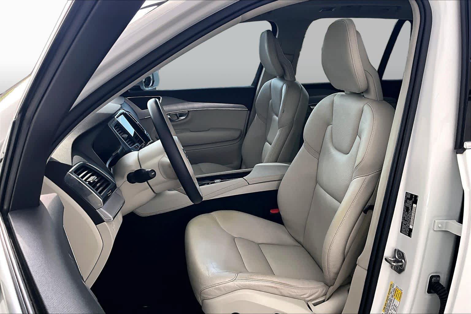 Used 2021 Volvo XC90 T5 Momentum w/ Protection Package Premier FWD image 8