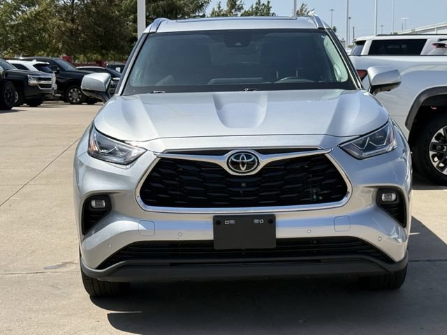 Used 2023 Toyota Highlander Limited FWD image 8