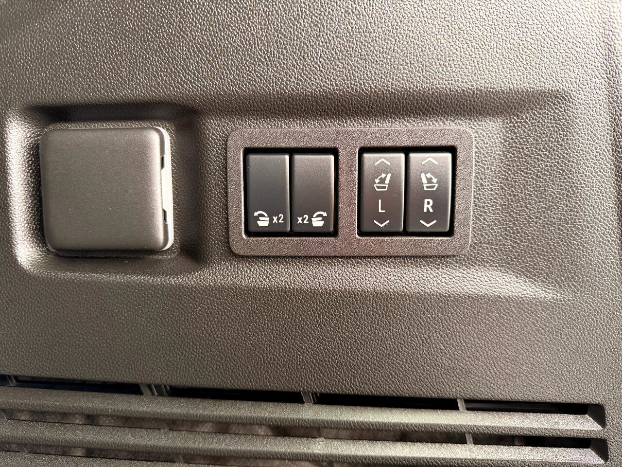 Used 2024 Chevrolet Tahoe Z71 image 34