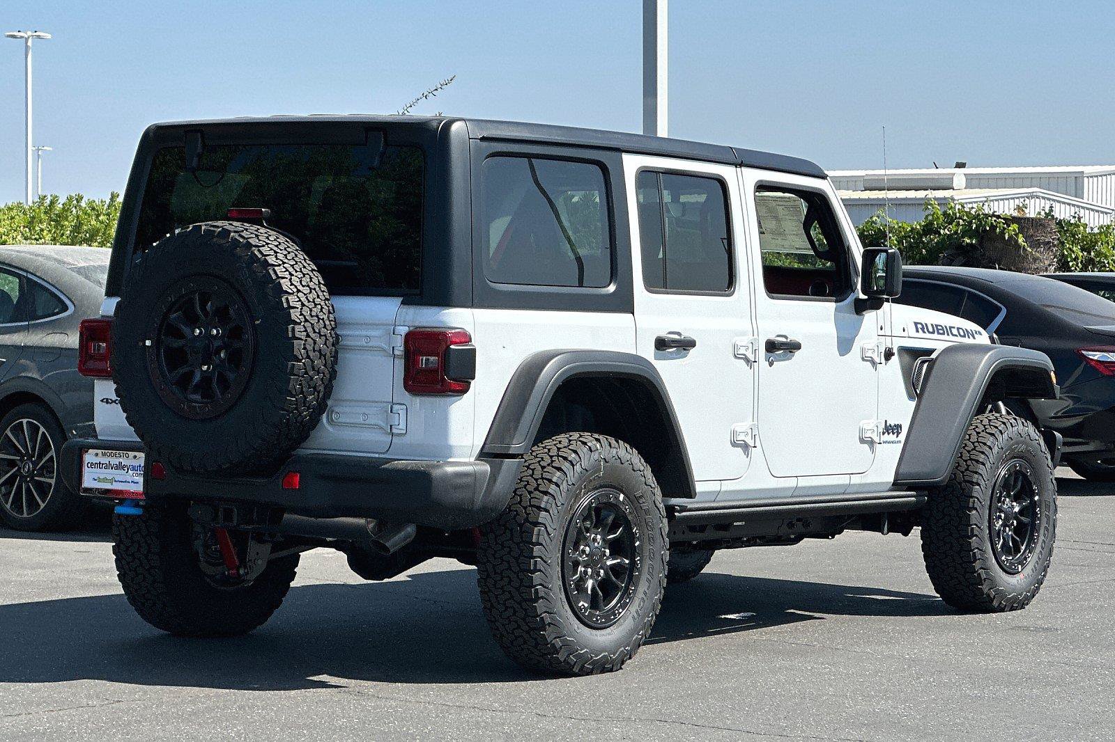New 2023 Jeep Wrangler Unlimited Rubicon 4xe AWD/4WD image 3