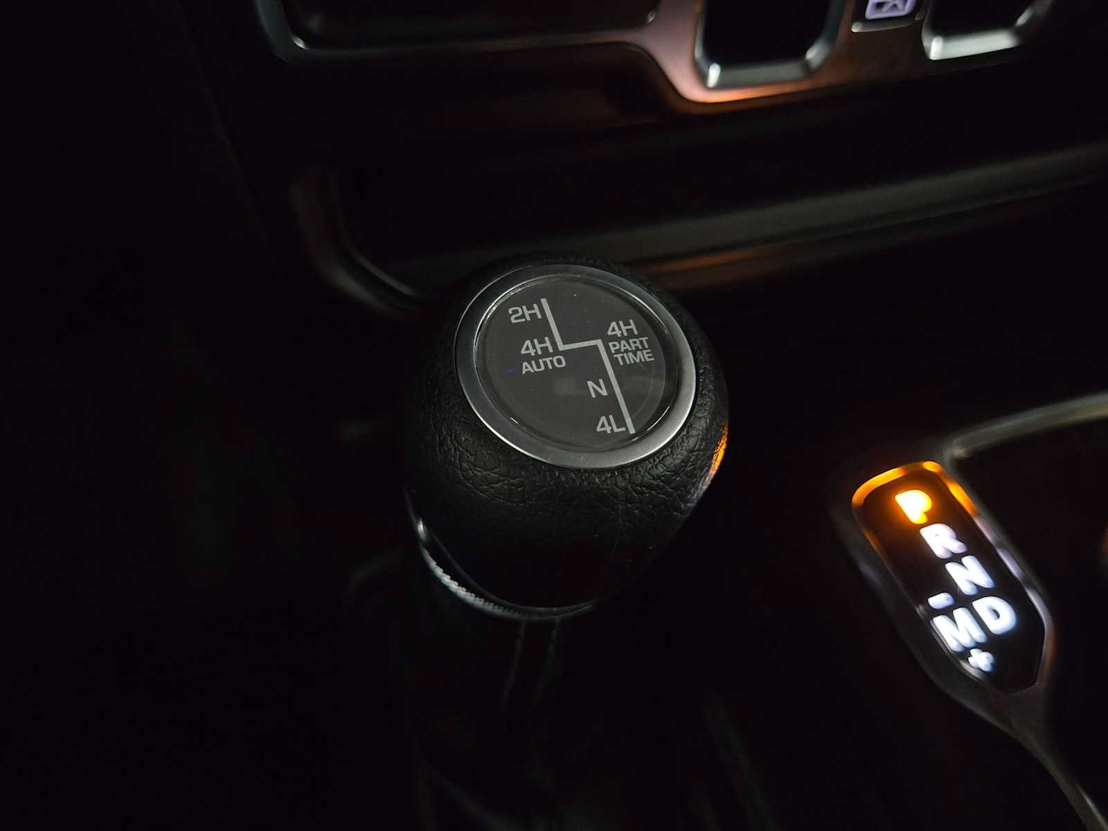 Used 2024 Jeep Wrangler Unlimited AWD/4WD image 33