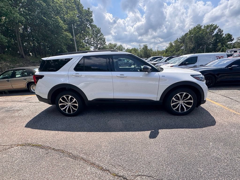 Used 2025 Ford Explorer ST-Line AWD/4WD image 5