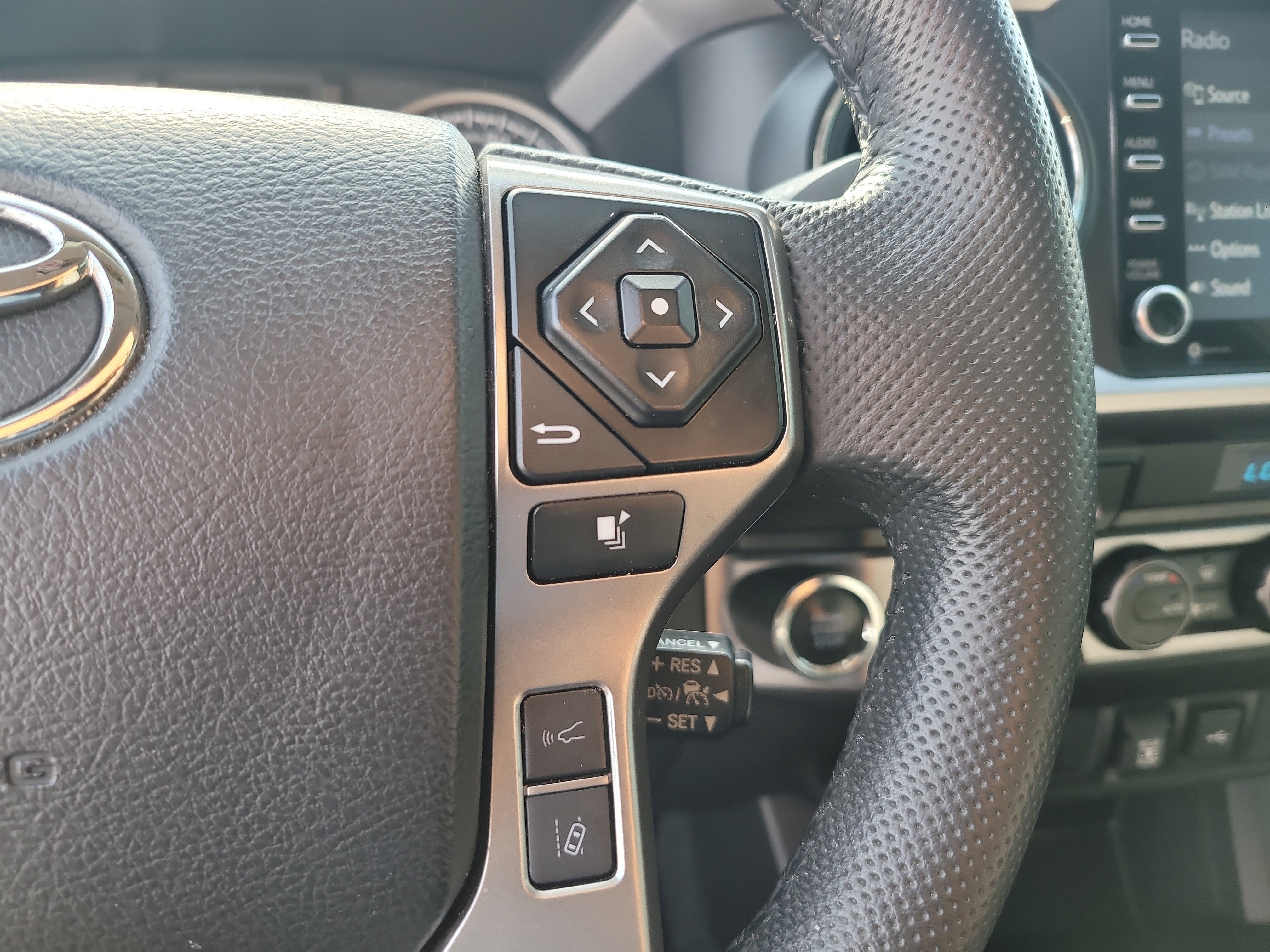 Used 2023 Toyota Tacoma SR5 w/ Technology Package AWD/4WD image 28