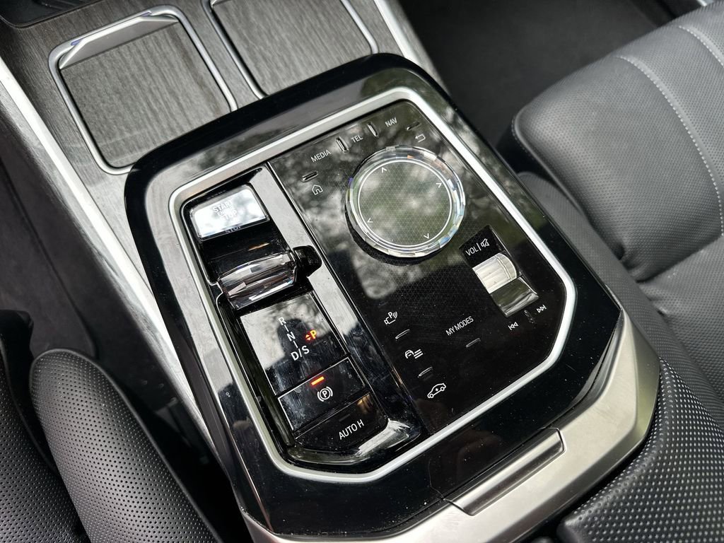 Used 2024 BMW 740i xDrive image 26