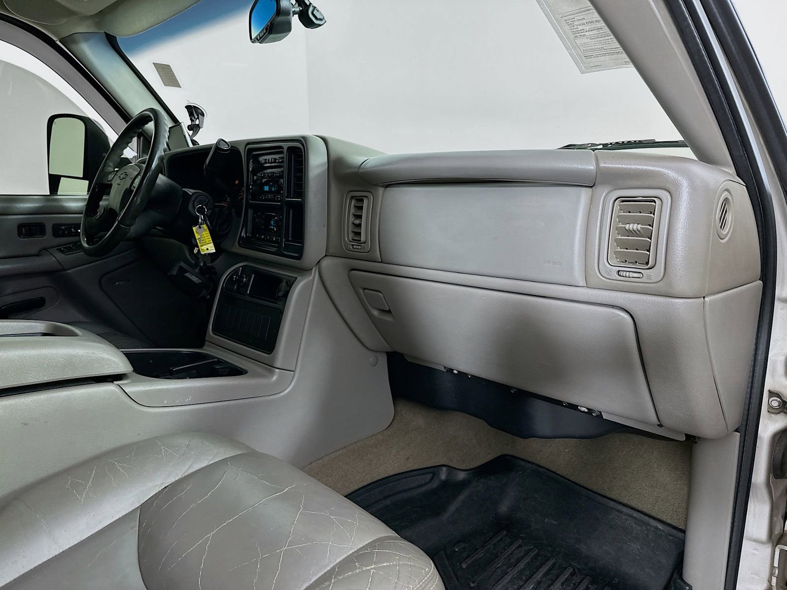 Used 2006 Chevrolet Silverado 2500 LT w/ Heavy-Duty Power Package image 28