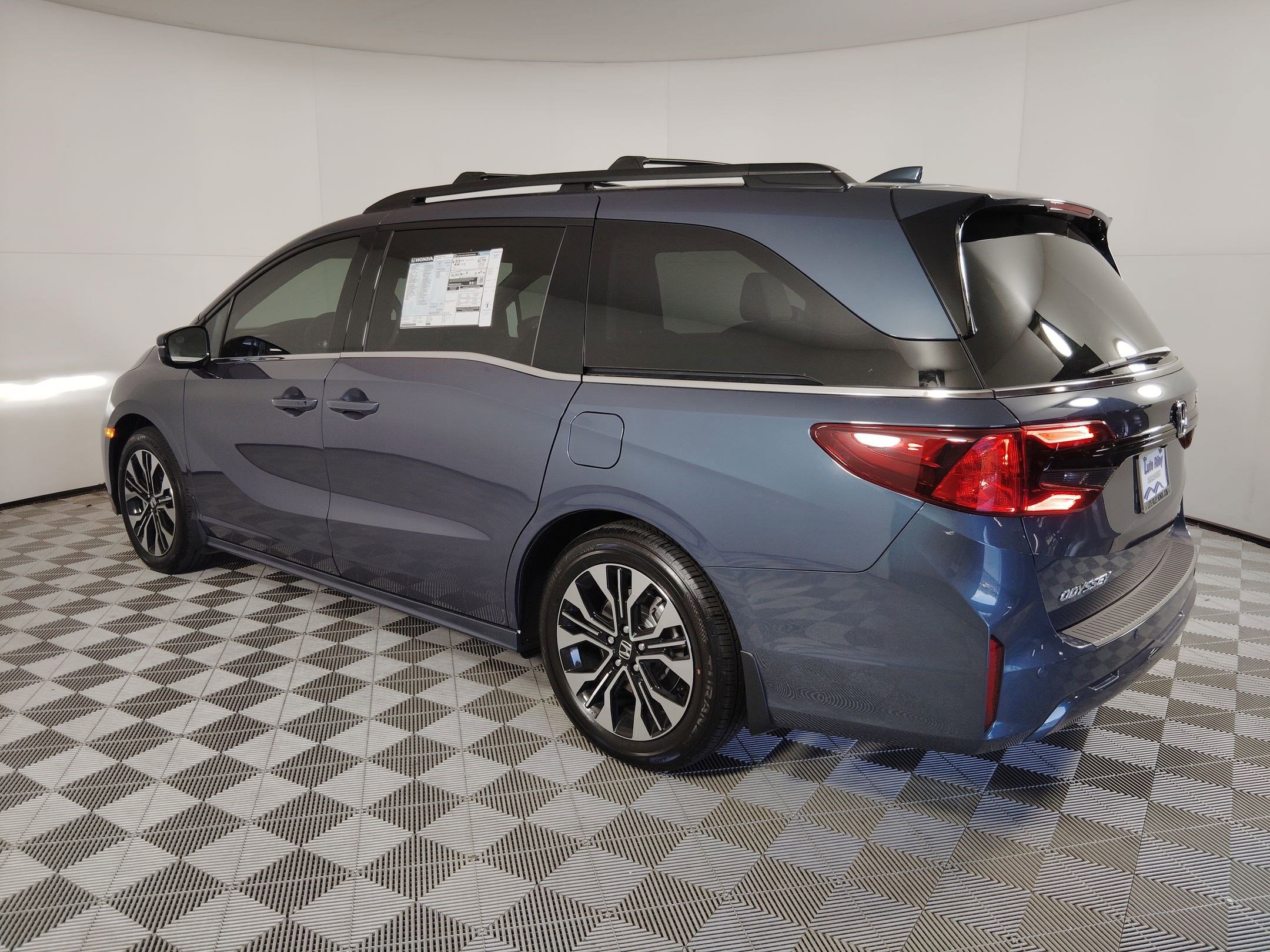 New 2026 Honda Odyssey Elite image 3