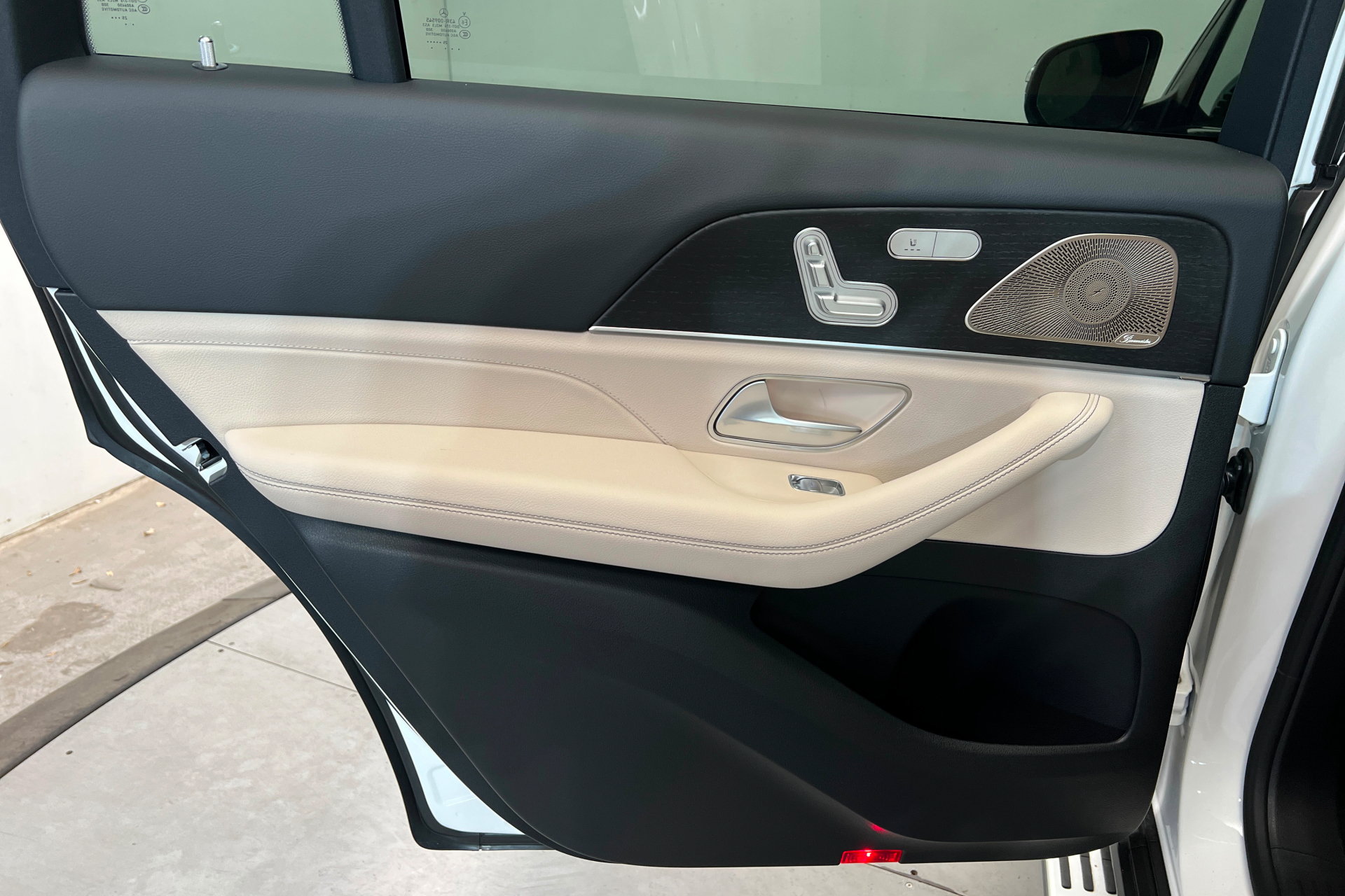 New 2026 Mercedes-Benz GLS 580 4MATIC image 18