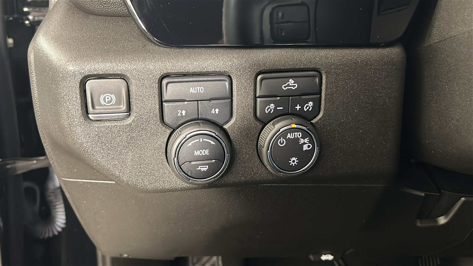 Used 2024 Chevrolet Silverado 1500 LT AWD/4WD image 23