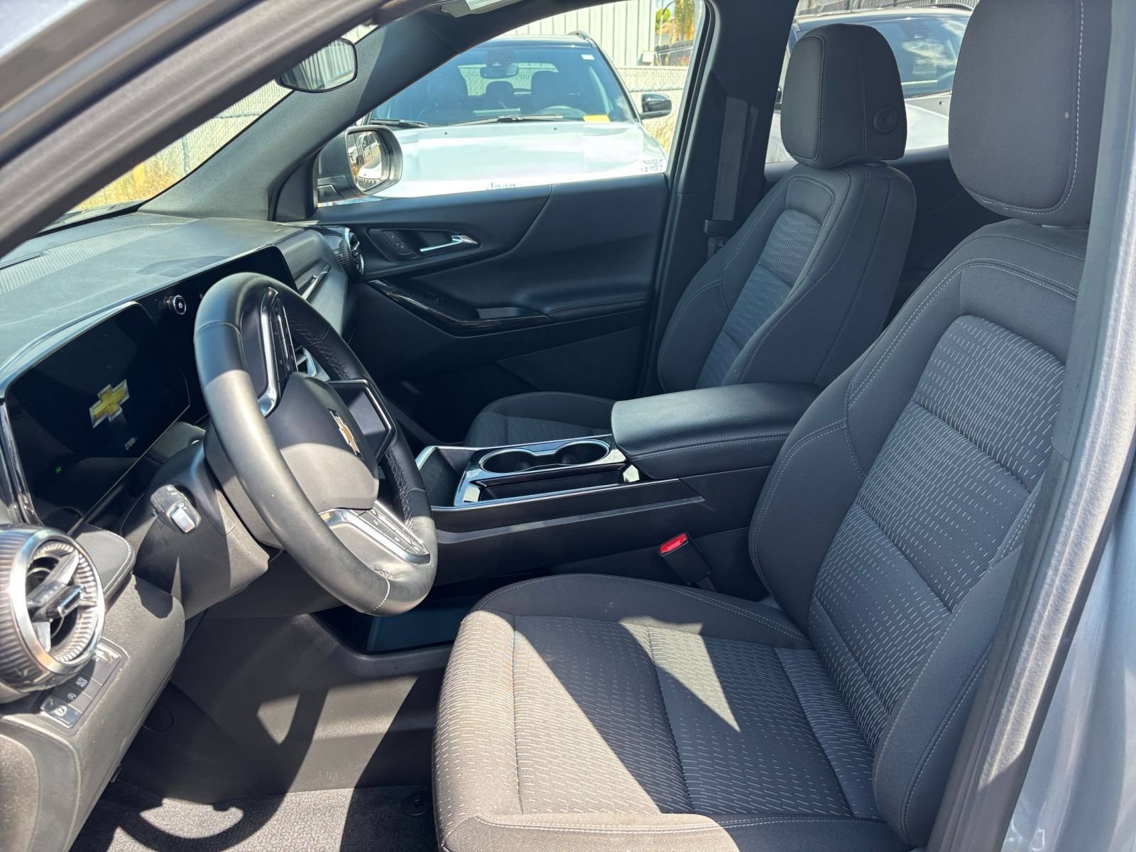 Used 2025 Chevrolet Equinox LT FWD image 27