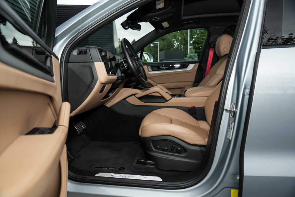 Certified 2024 Porsche Cayenne S AWD/4WD image 19