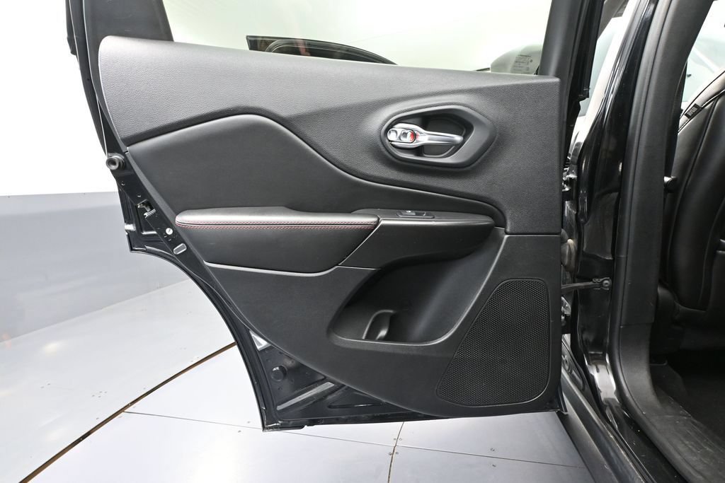 Used 2019 Jeep Cherokee Trailhawk w/ Cold Weather Group AWD/4WD image 35