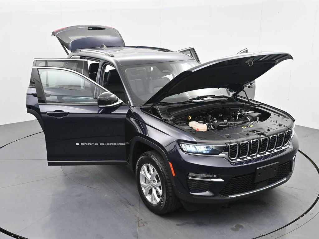 Used 2023 Jeep Grand Cherokee Limited AWD/4WD image 39