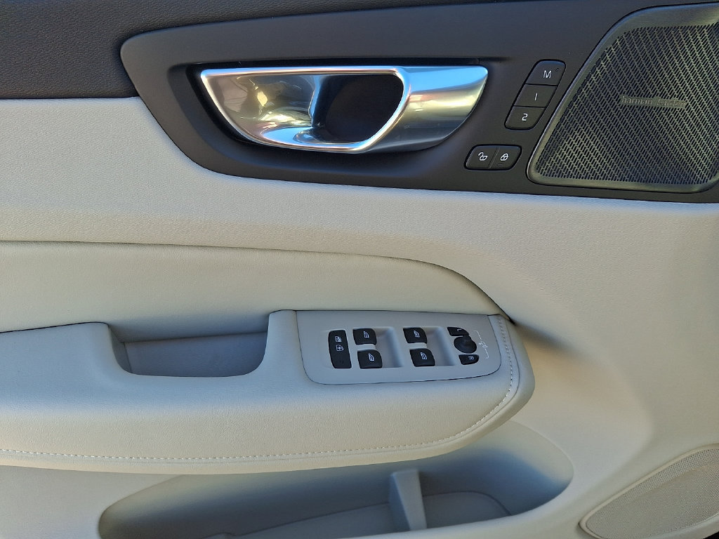 New 2027 Volvo XC60 B5 Ultra AWD/4WD image 10