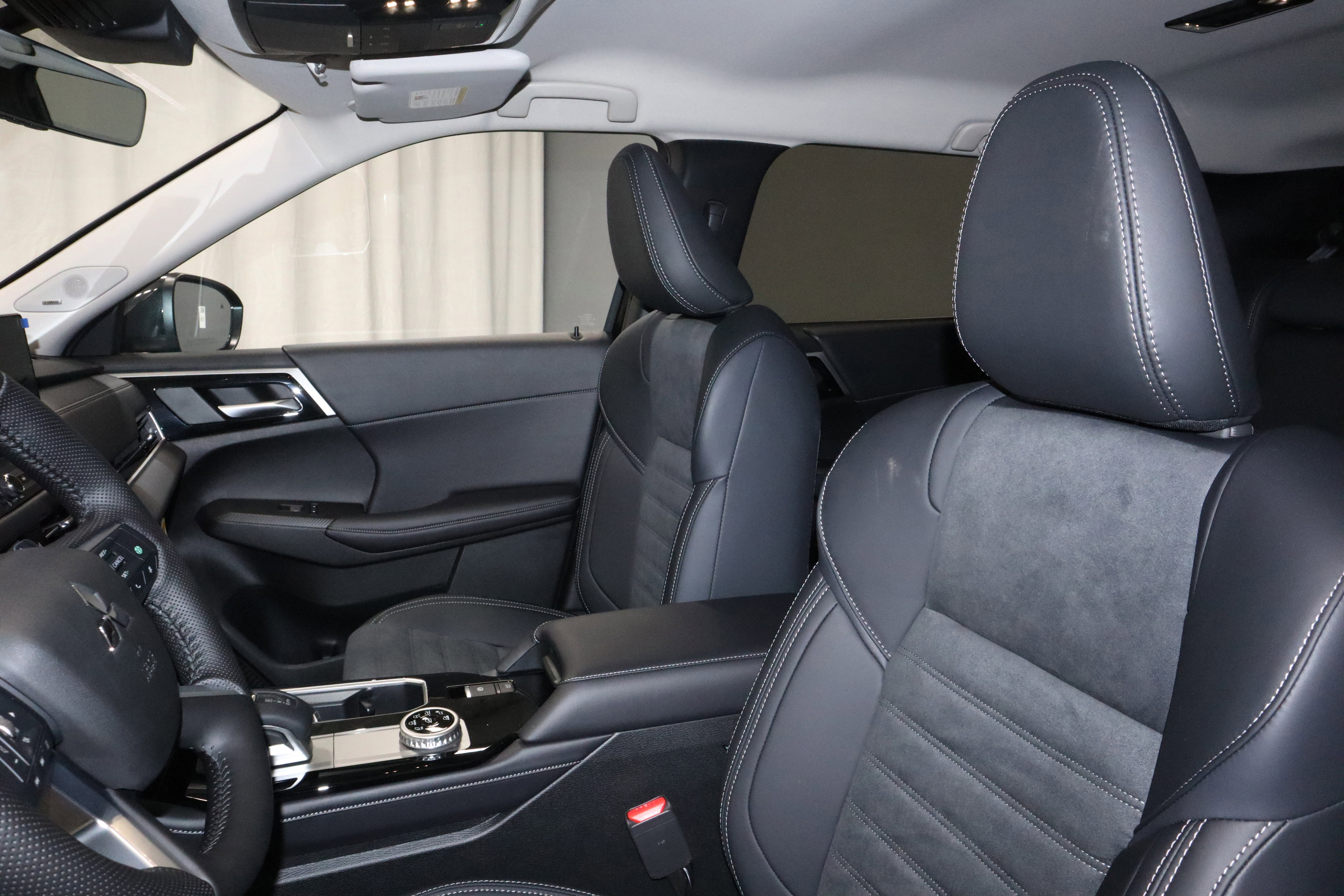 New 2026 Mitsubishi Outlander SE image 20