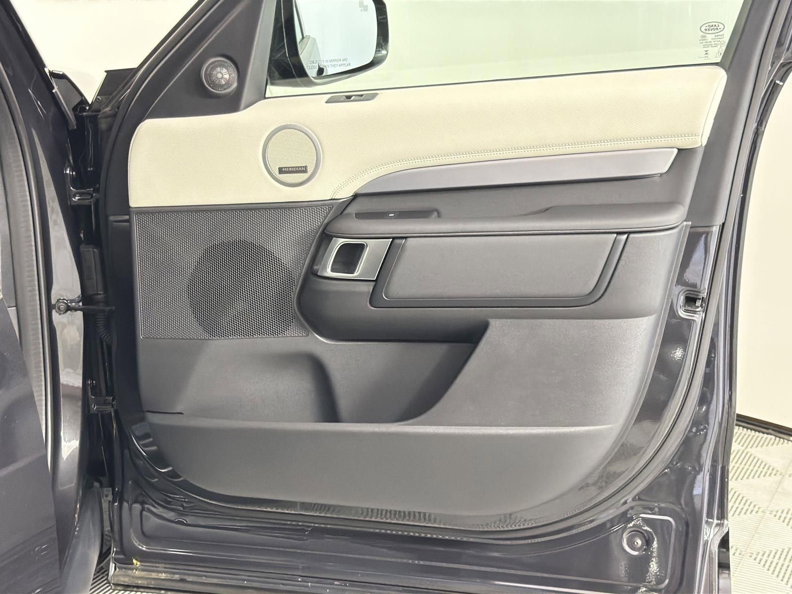 New 2026 Land Rover Discovery Limited Edition image 30