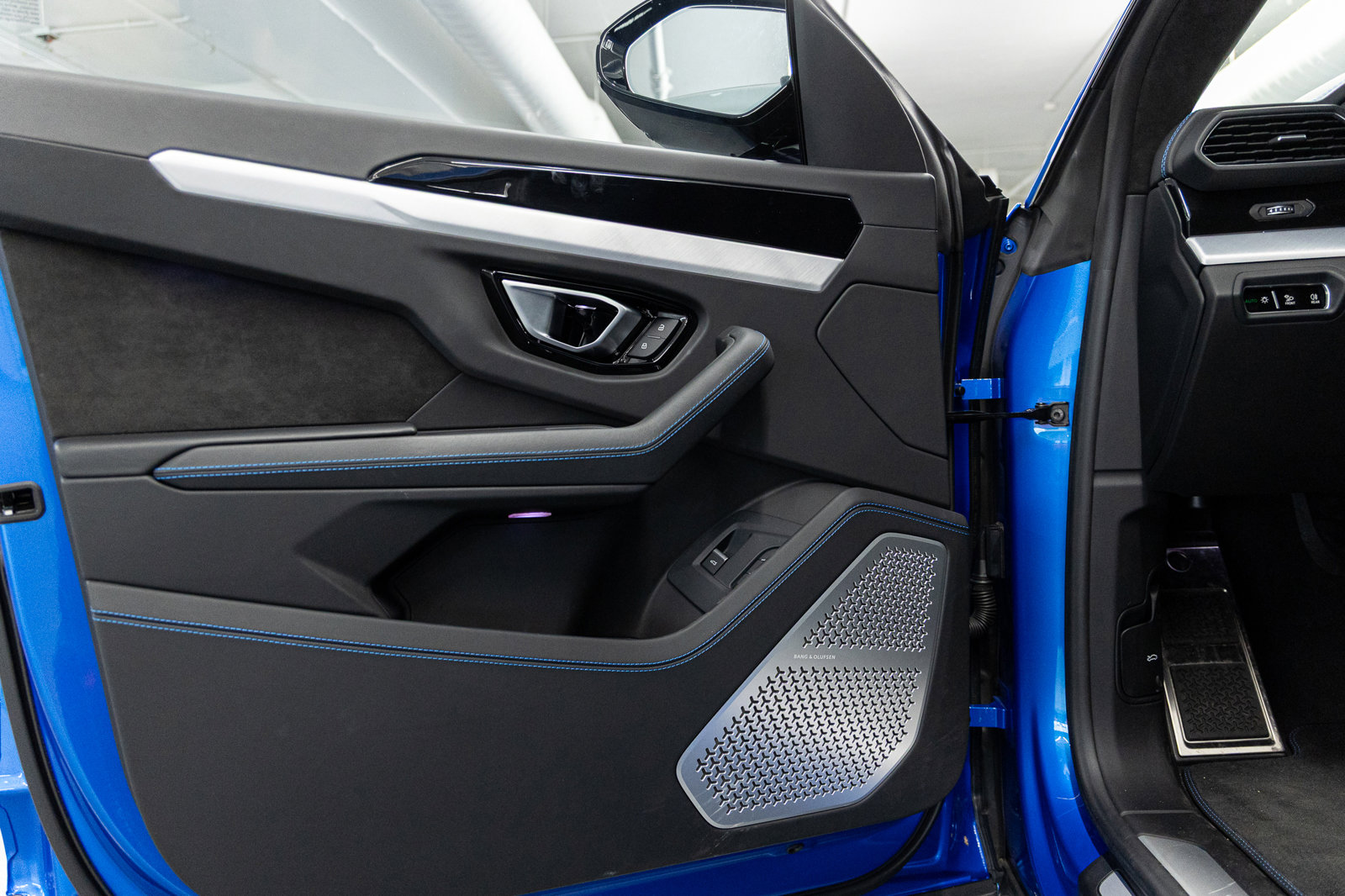 Used 2021 Lamborghini Urus image 21