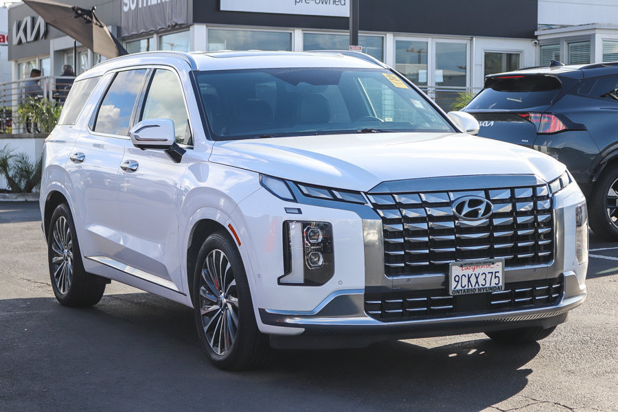 Used 2023 Hyundai Palisade Calligraphy FWD image 3