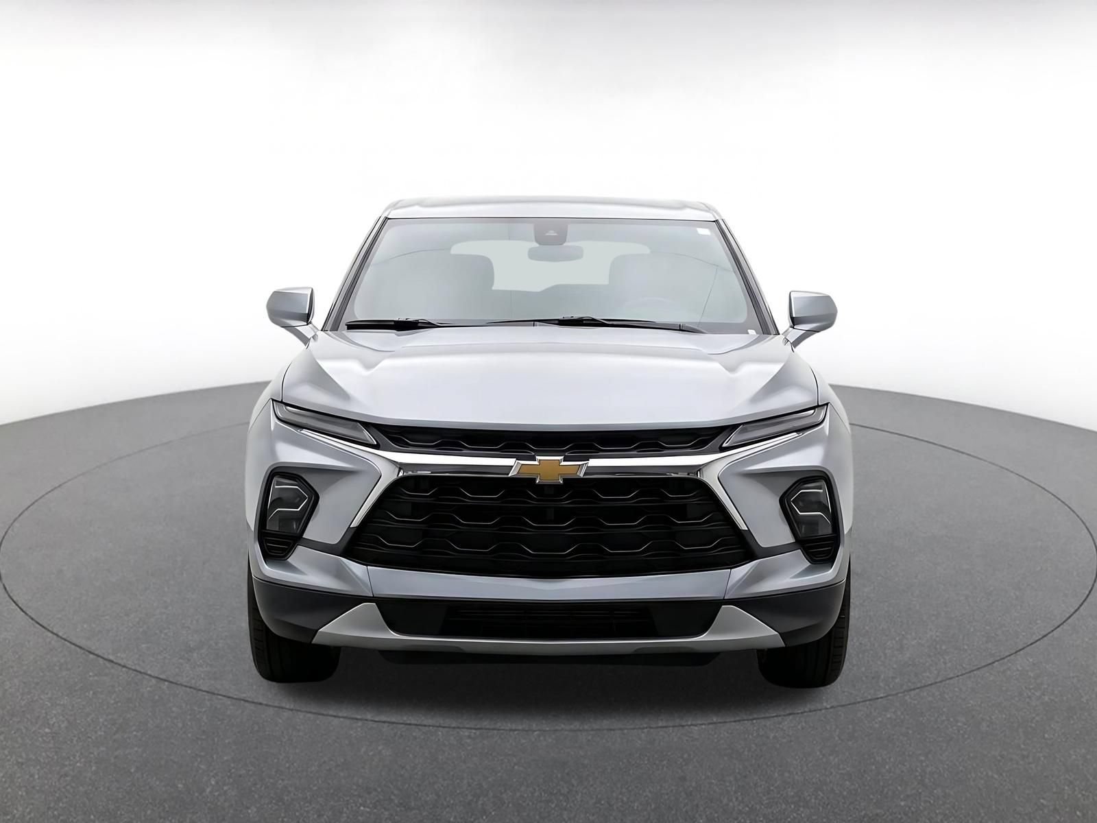 Used 2025 Chevrolet Blazer LT FWD image 2