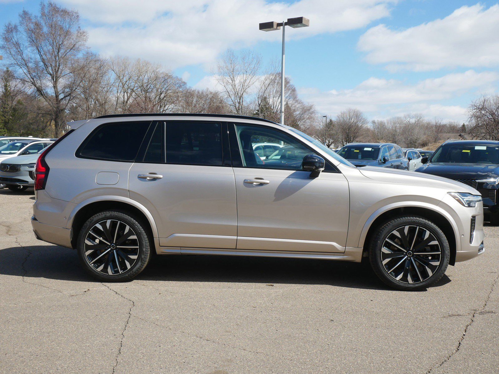 New 2026 Volvo XC90 T8 Ultra image 2