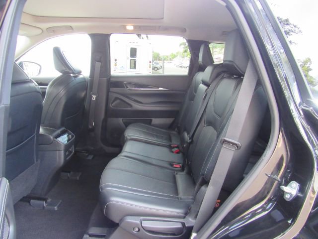 Used 2023 INFINITI QX60 Pure image 17