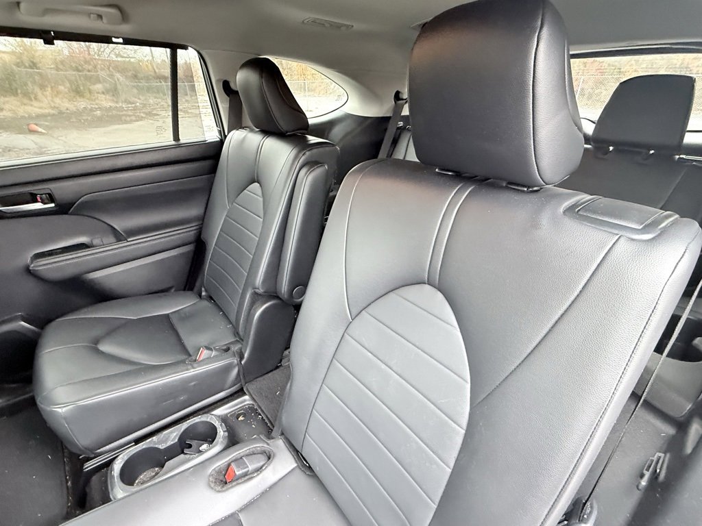 Used 2024 Toyota Highlander XLE image 31