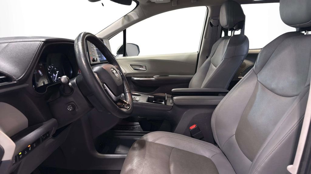 Used 2022 Toyota Sienna Limited AWD/4WD image 27