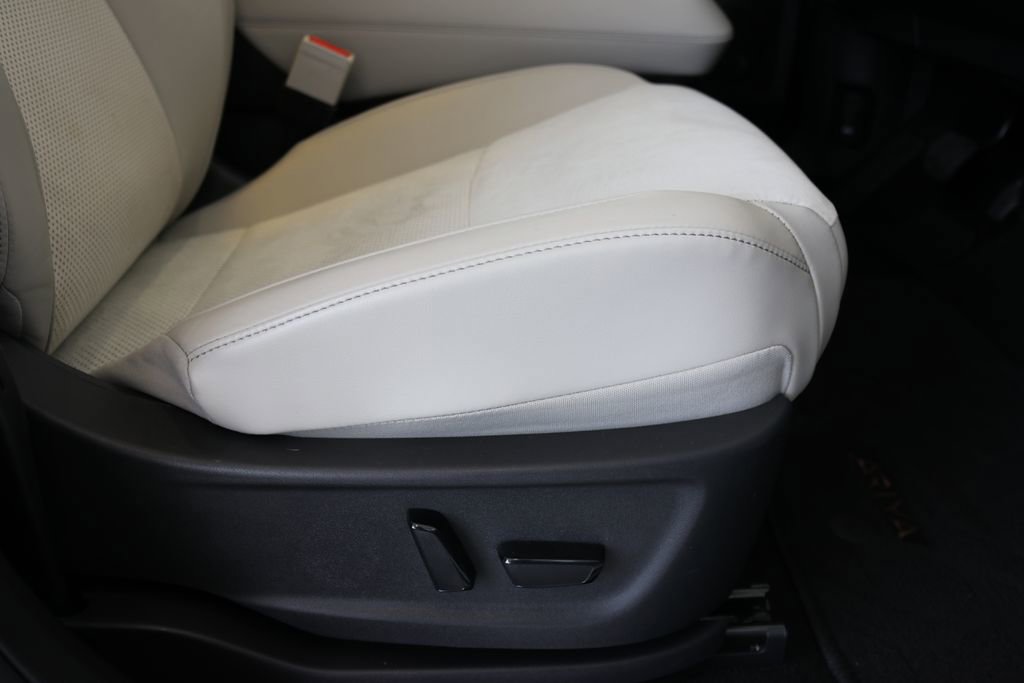 Used 2023 Nissan Ariya AWD image 39