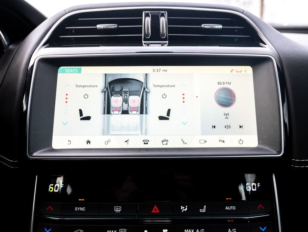 Used 2019 Jaguar XE R-Sport image 29