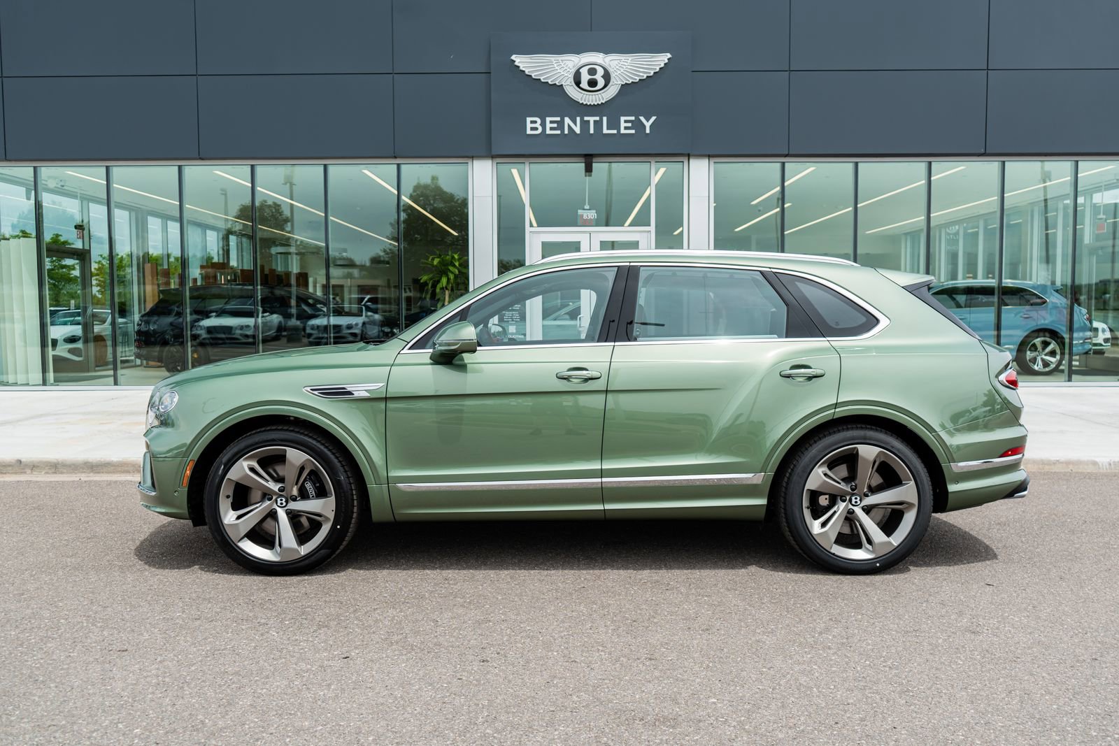 New 2026 Bentley Bentayga AWD/4WD image 5