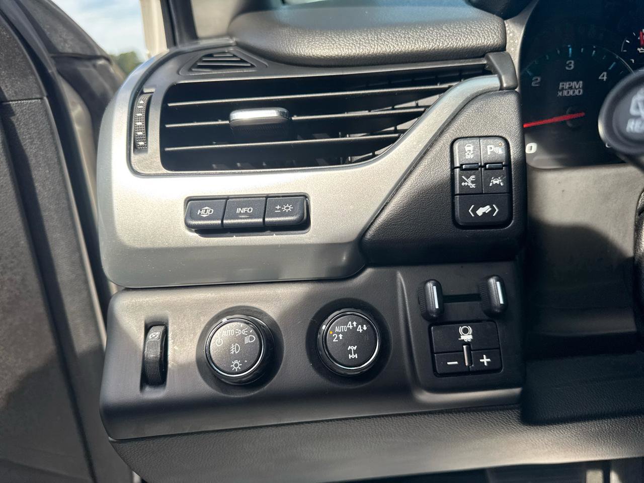 Used 2017 Chevrolet Tahoe Premier AWD/4WD image 19