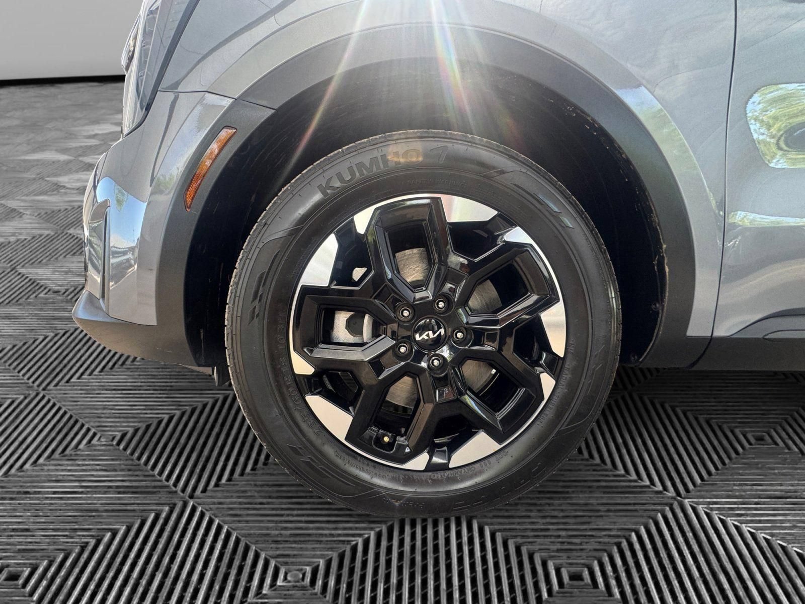 Used 2025 Kia Sorento S AWD/4WD image 9