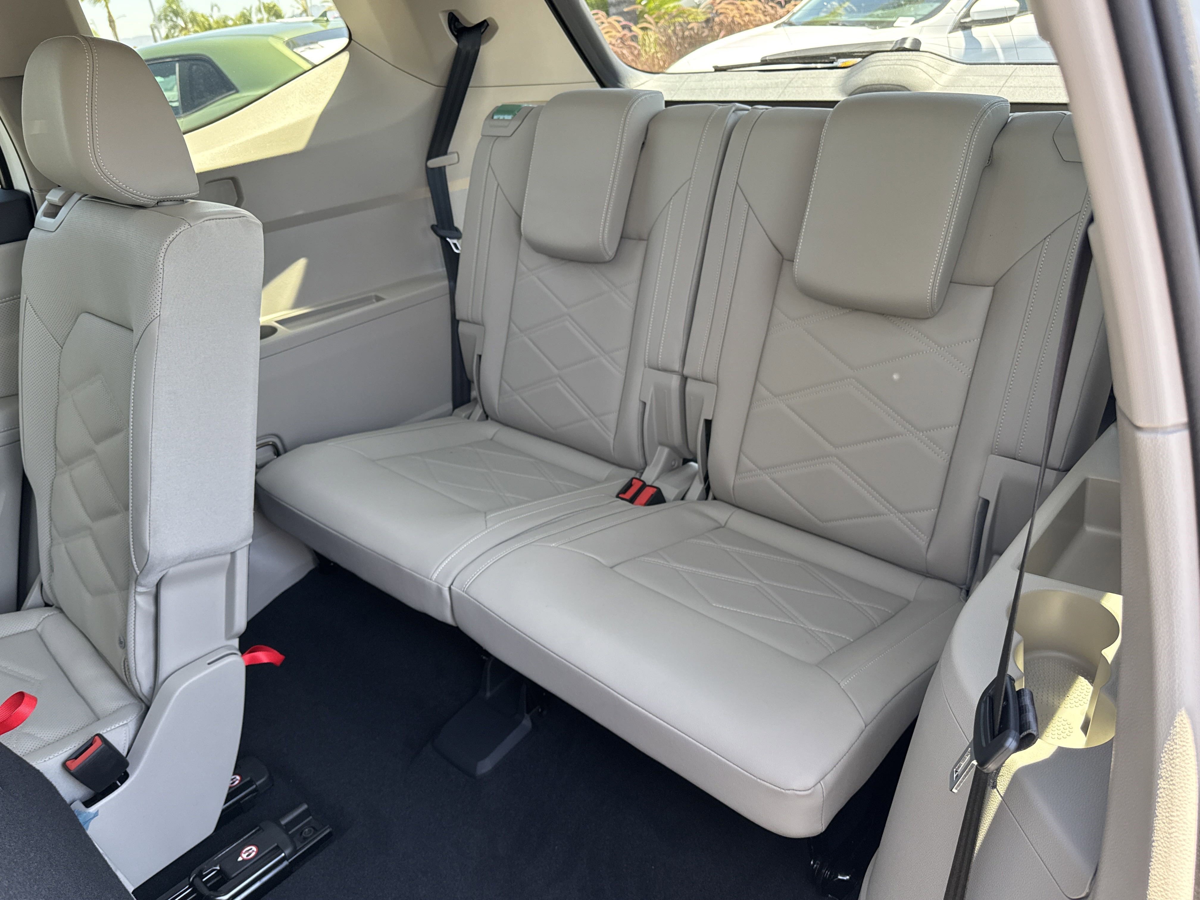 Used 2025 Volkswagen Atlas SE image 29