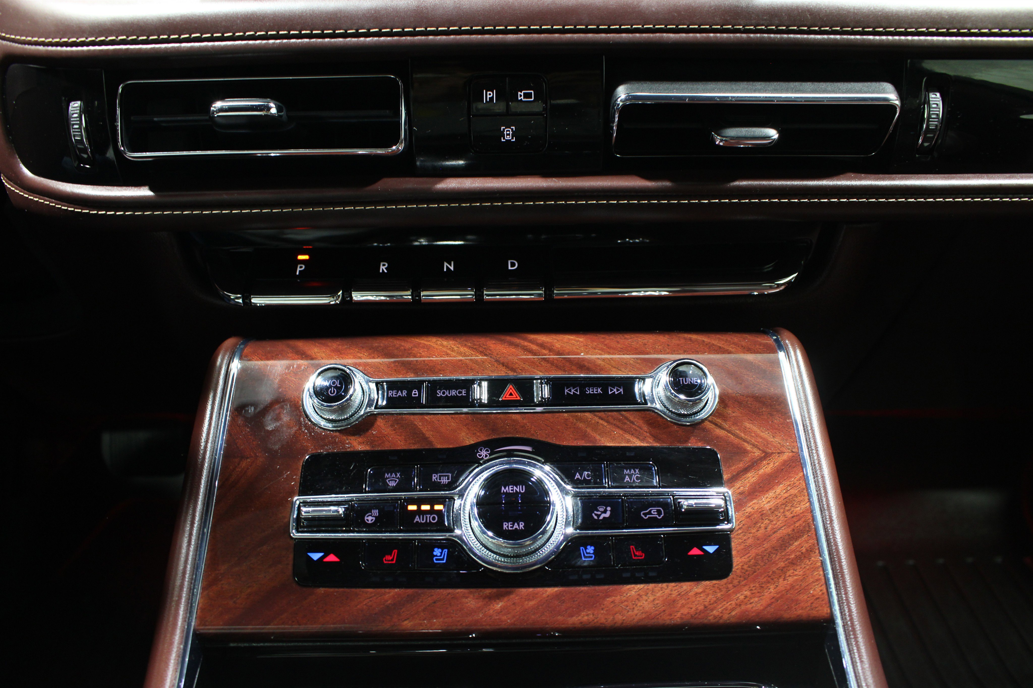 Used 2021 Lincoln Aviator Black Label w/ Class IV Trailer Tow Package image 17