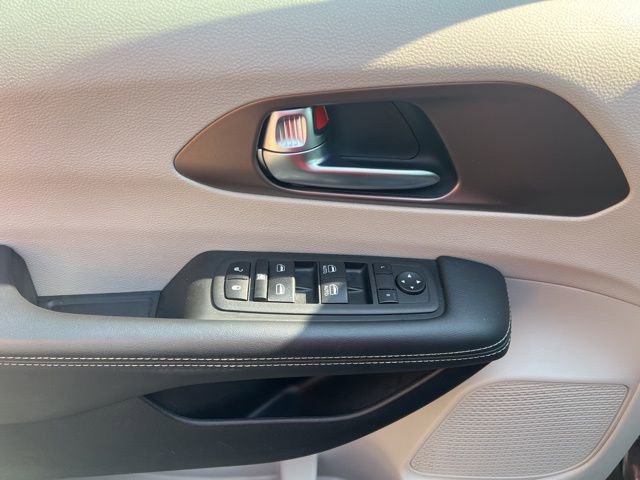 Used 2023 Chrysler Voyager LX image 6