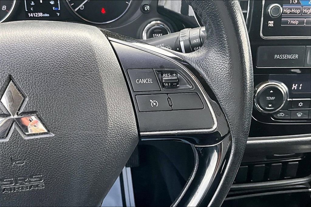 Used 2017 Mitsubishi Outlander SE image 11