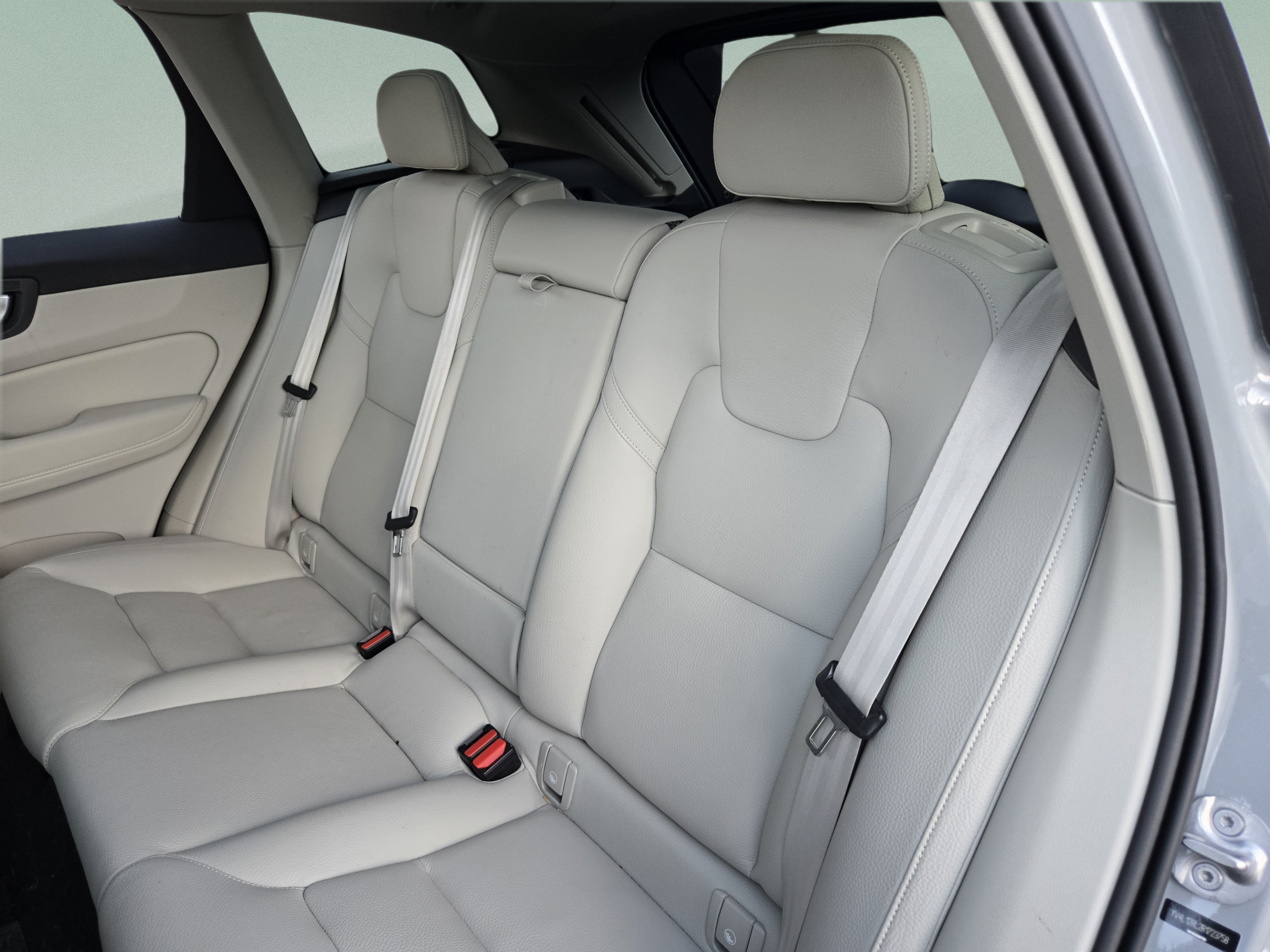 Used 2024 Volvo XC60 B5 Plus w/ Protection Package Premier AWD/4WD image 21