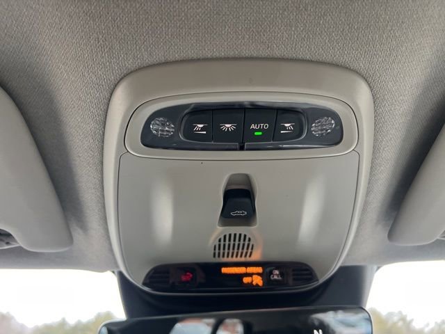 Used 2019 Volvo XC40 T5 Momentum image 37