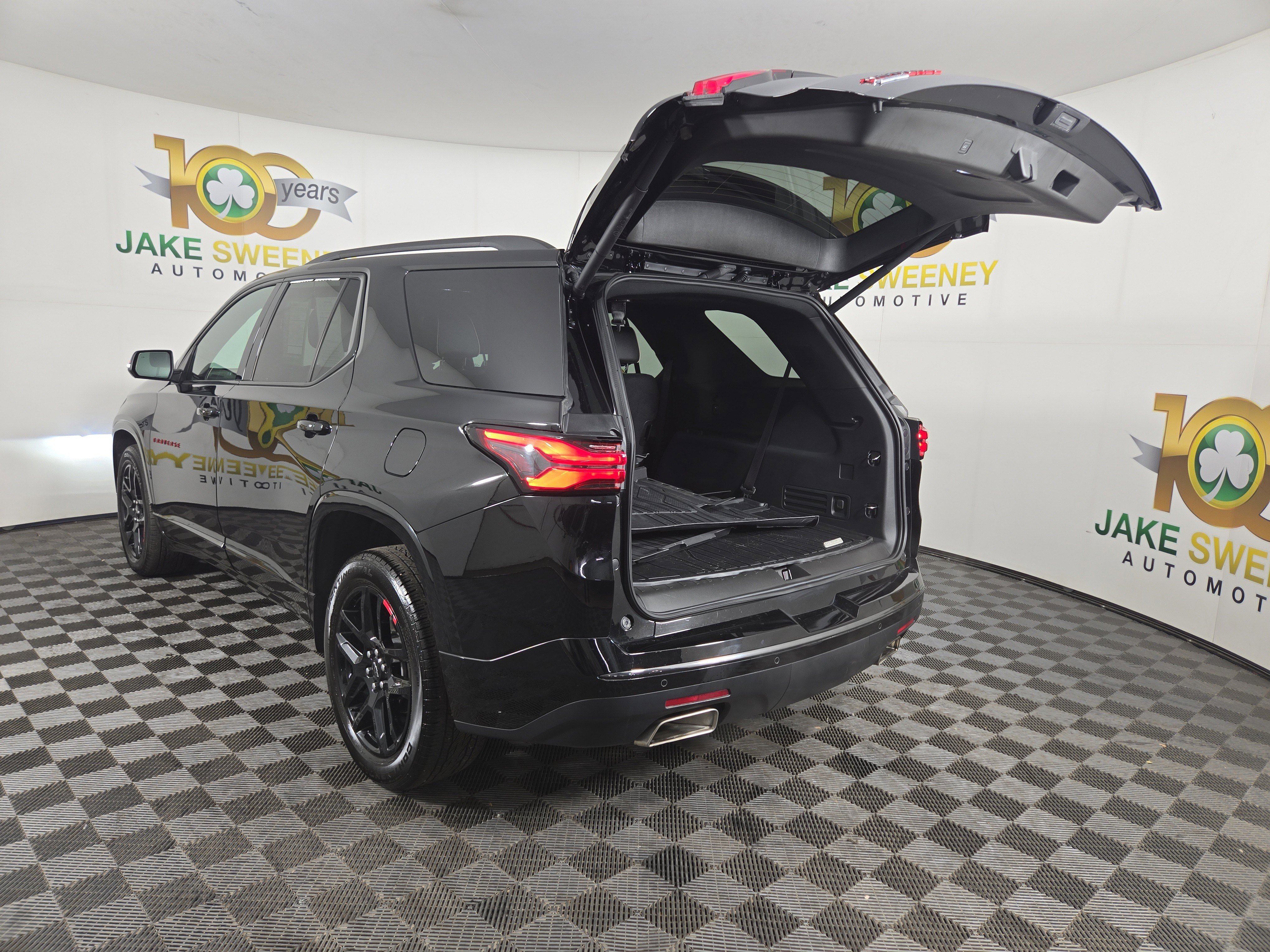 Certified 2024 Chevrolet Traverse Premier w/ Redline Edition image 33