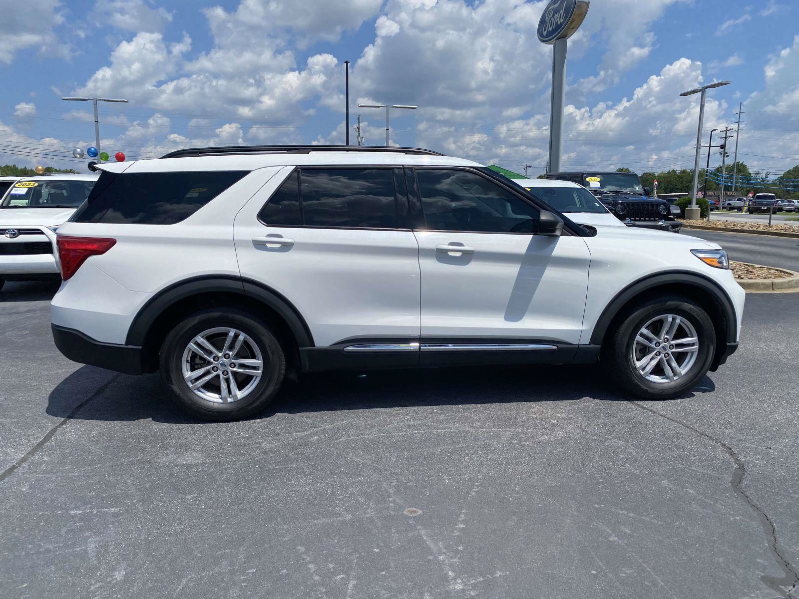 Certified 2023 Ford Explorer XLT RWD image 8