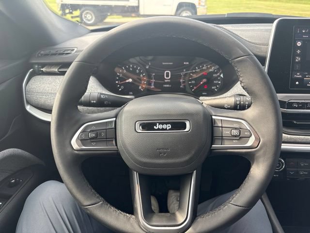 Used 2025 Jeep Compass Latitude AWD/4WD image 26