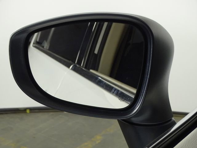 Used 2021 Chrysler Voyager L image 39