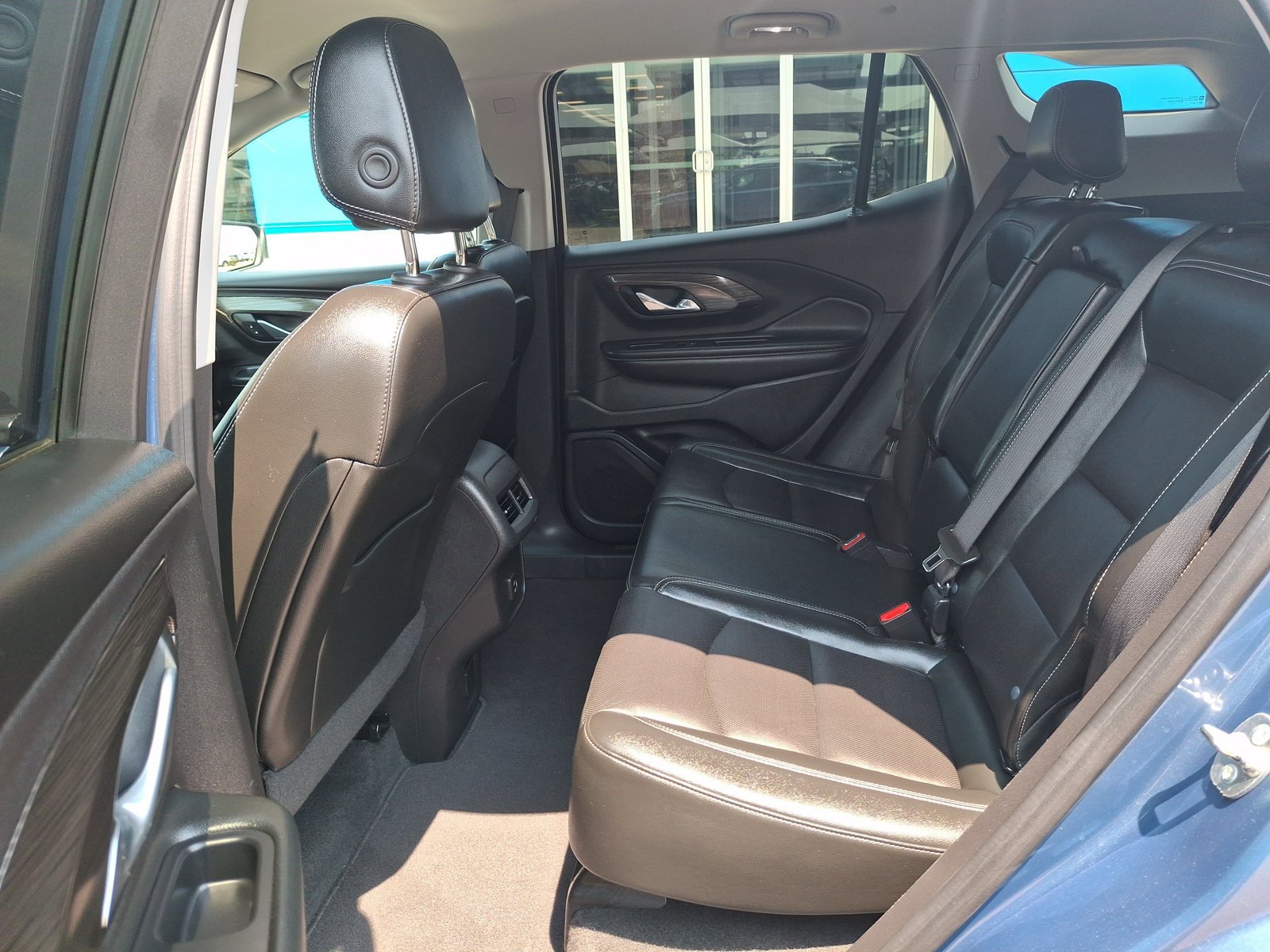 Used 2024 GMC Terrain SLT AWD/4WD image 11