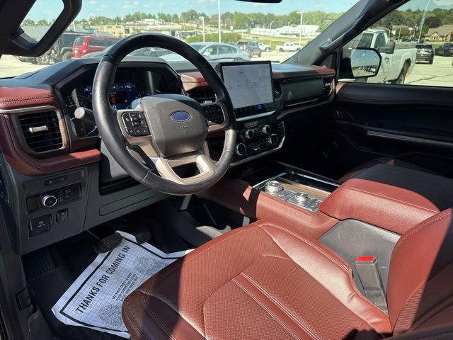 Used 2022 Ford Expedition Limited image 2