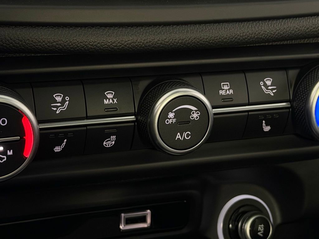 Used 2025 Alfa Romeo Giulia AWD image 19